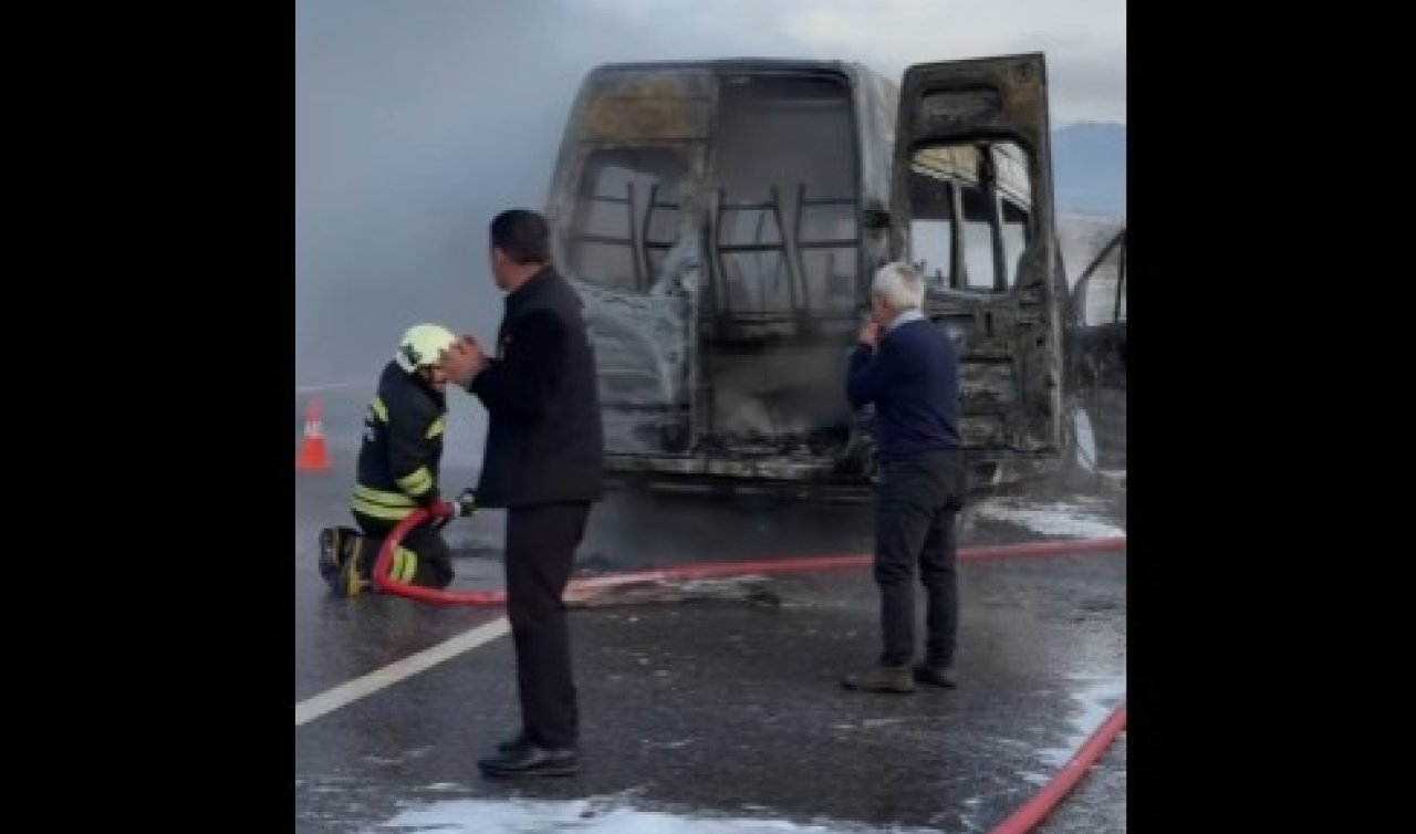 Konya’da faciadan dönüldü! Yolcu minibüsü alev aldı 