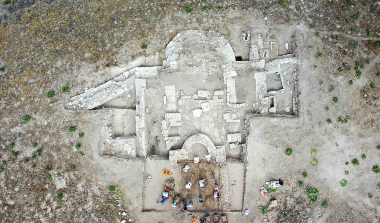 Konya’da mezardan çıktı… Yüzyıllardır açılmamış