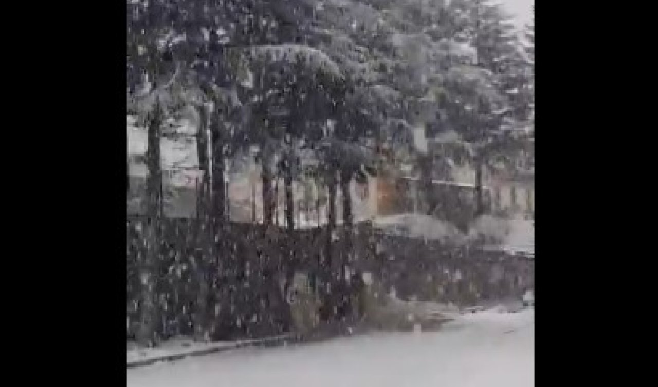 Konya’nın bu ilçesinde lapa lapa kar yağıyor 