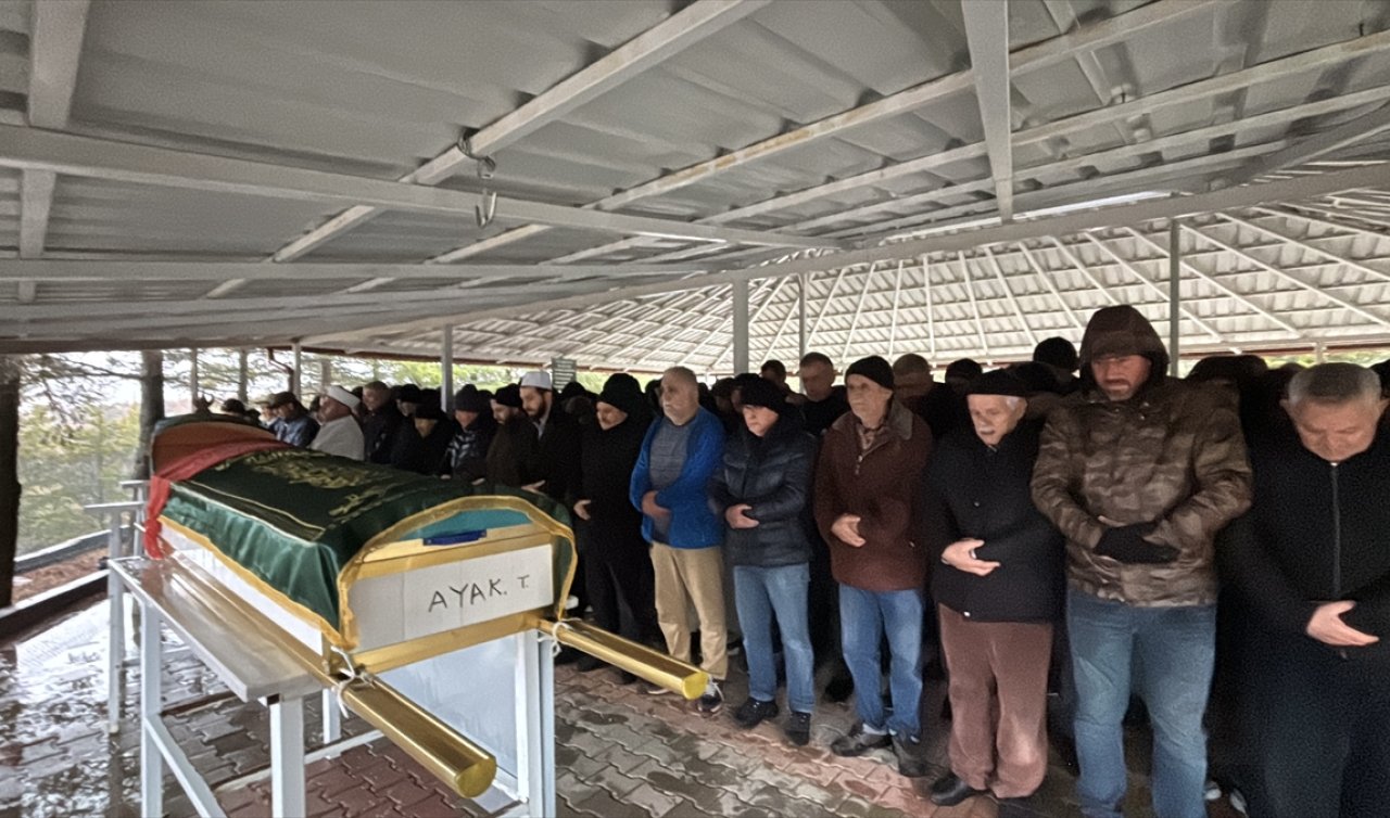 Antalya’daki trafik kazasında ölen anne ve kızının cenazesi Konya’da toprağa verildi