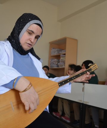 Konya’da görme engelli öğretmen öğrencilerine “Hayatın Ritmini” öğretiyor