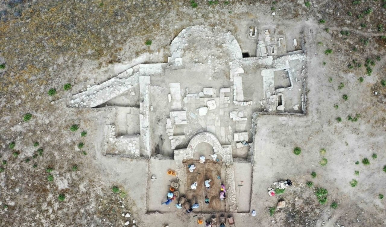 Konya’daki antik kentte Selçuklu sırrı: Bronz Muska gün yüzüne çıktı