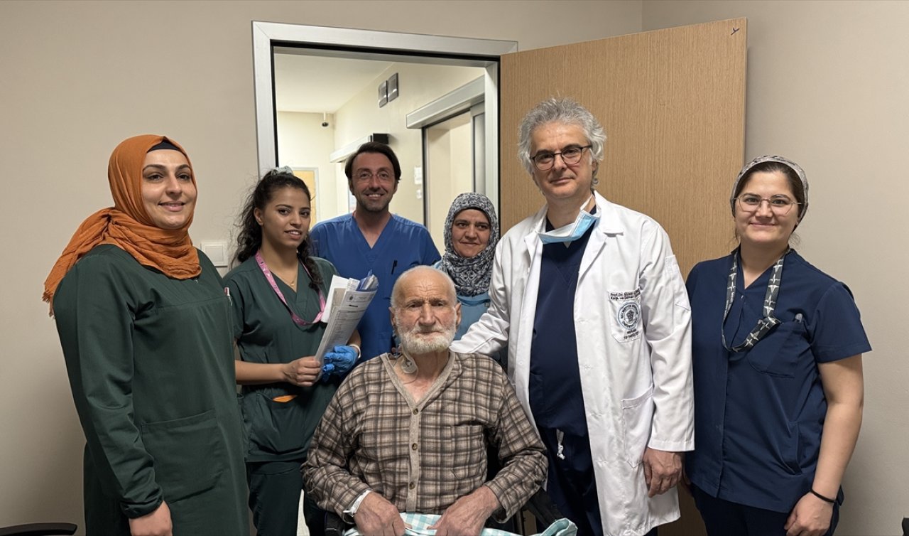 Konya’da 82 yaşındaki hastaya küçük kesiden hayat veren ameliyat