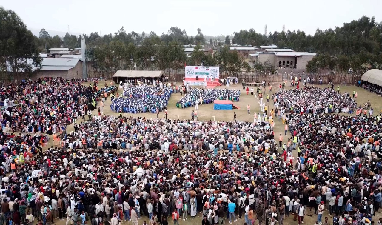 Afrika’da tarihi icazet: Binlerce kişi hafızların sevincine ortak oldu