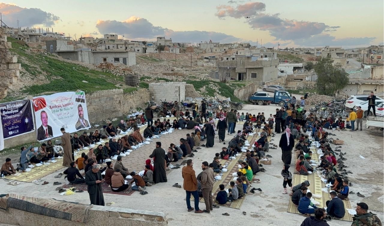 Konya Büyükşehir Suriye’nin 3 şehrinde iftar sofraları kuruyor