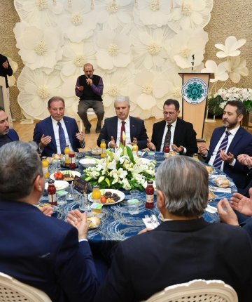 KONESOB iftarında Konya protokolü ve oda başkanları bir araya geldi 