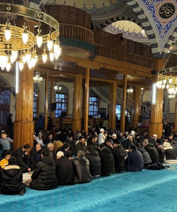 Konya’da ümmet iftarı geleneği! Binlerce kişi aynı sofrada