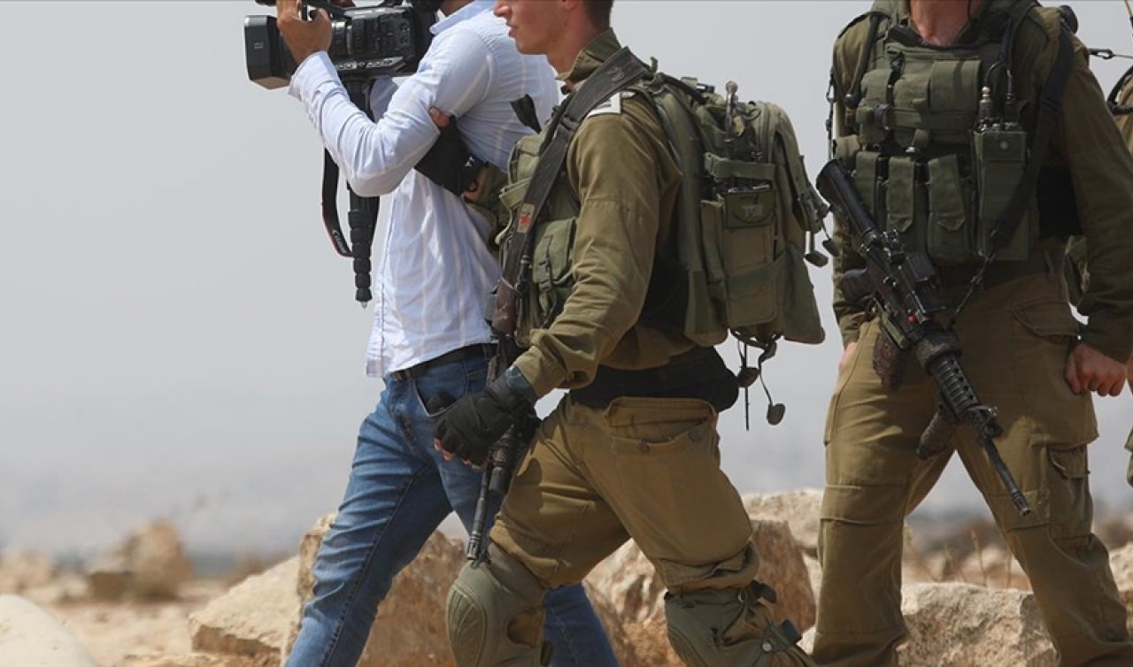 Türk gazeteciler İsrail’de gözaltına alındı!