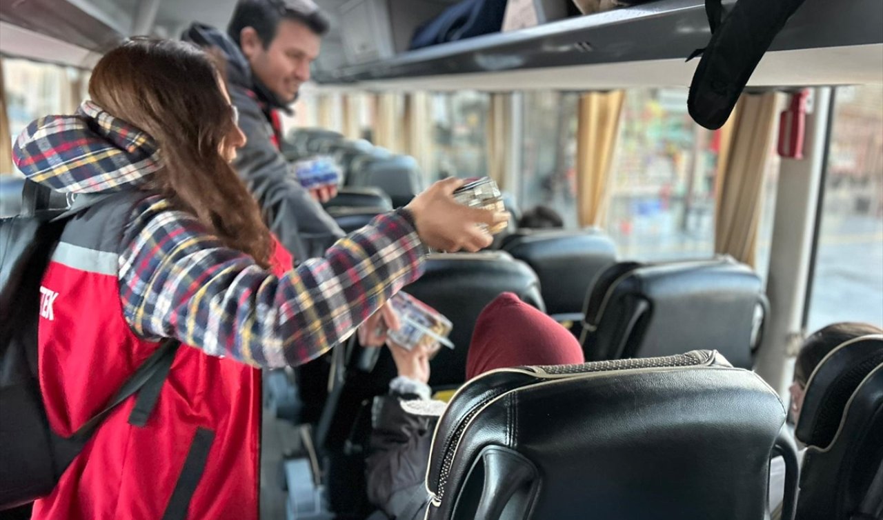 Konya’da yolda olanlara iftarlık dağıtıldı