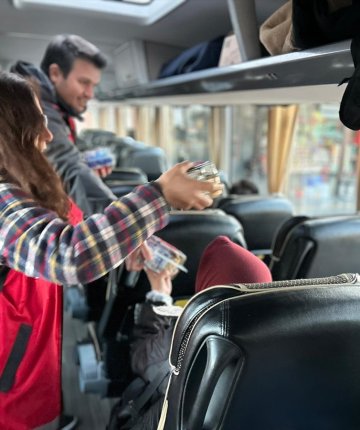 Konya’da yolda olanlara iftarlık dağıtıldı