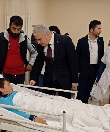 Konya’da öğrenci servisi ile belediye otobüsü çarpıştı, 26 kişi yaralandı