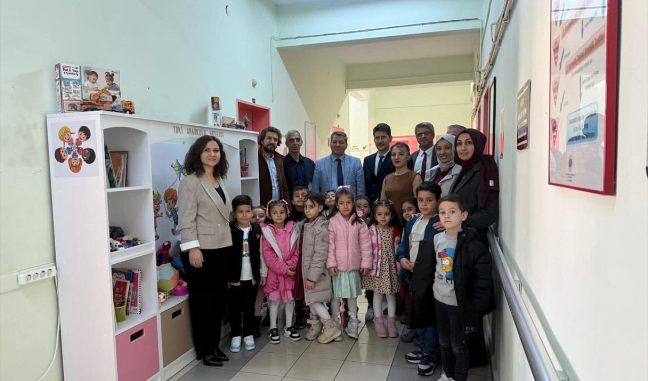 Seydişehir’de öğretmenler hastanede kitap ve oyuncak dolabı oluşturdu