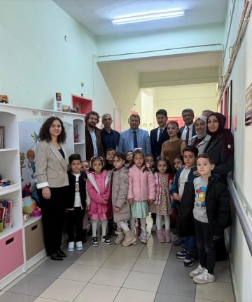 Seydişehir’de öğretmenler hastanede kitap ve oyuncak dolabı oluşturdu