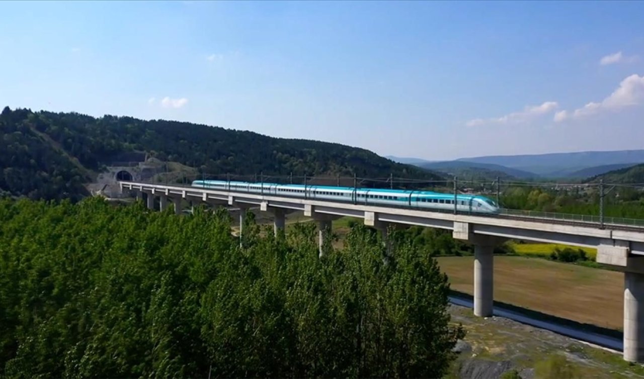 Bakan Uraloğlu, bugüne kadar yaklaşık 110 milyon yolcunun YHT ile seyahat ettiğini bildirdi