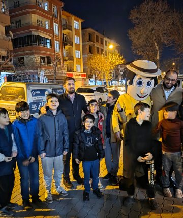 Anadolu Gençlik Derneği’nden çocuklara Ramazan sürprizi
