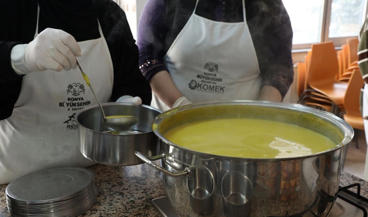 KOMEK Ramazan’da yalnız bırakmadı: Gıda, kıyafet ve eğitim desteği