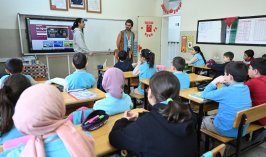 Konya’da öğrencilere büyük sürpriz: “Çat Kapı” tiyatro sınıfa girdi