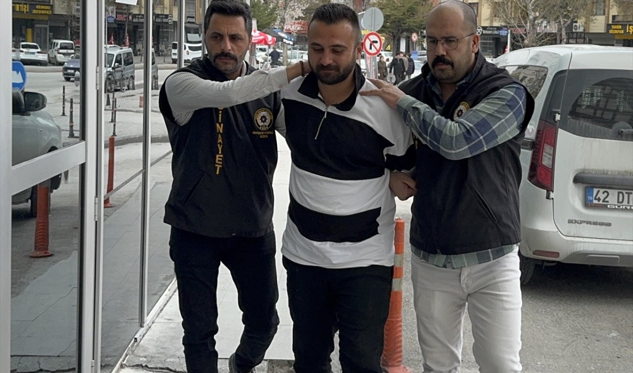 Konya’da babasını öldüren zanlı 1 gün boyunca cesediyle yaşadı!