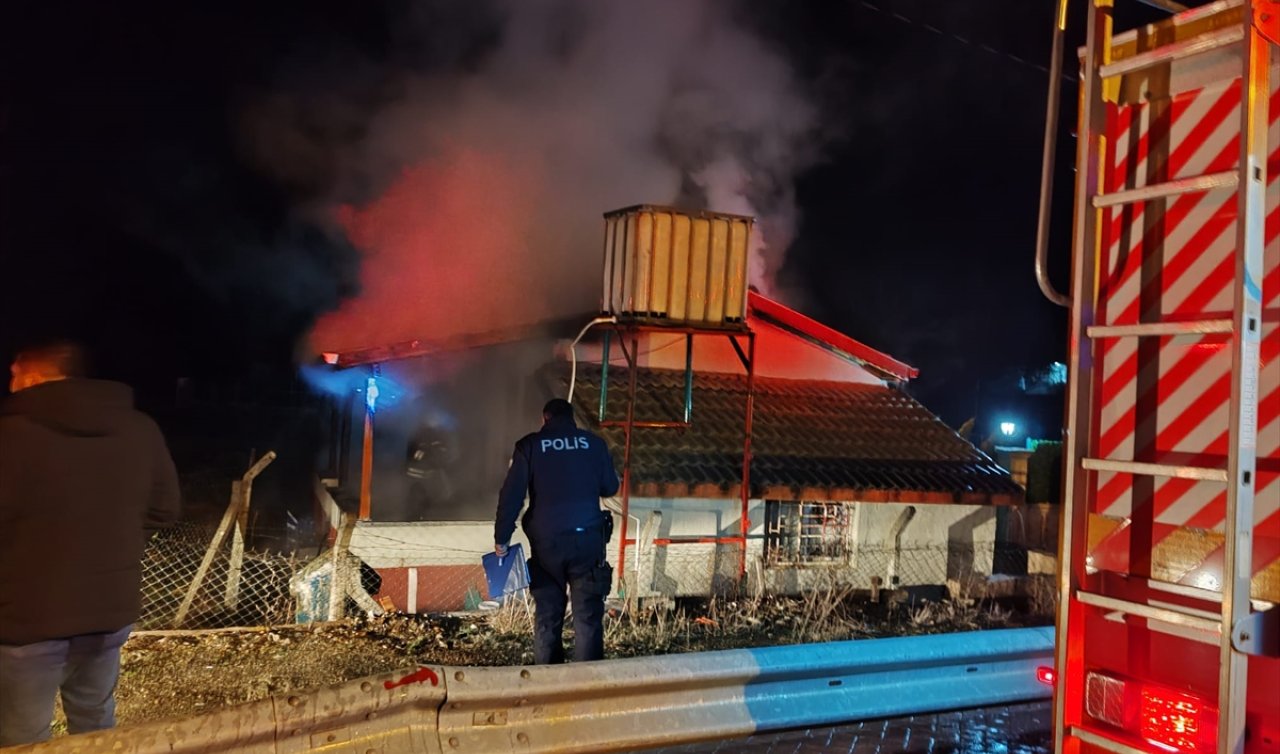 Konya’da yangın çıkan bağ evinde hasar oluştu