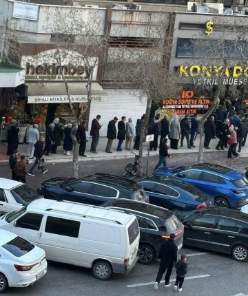 Konya’da altın krizi: 1 gram altın yok satıyor, kuyruklar caddeye taştı