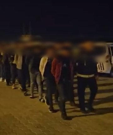 Konya’da şüpheli konvoy durduruldu: 10 göçmen, 3 organizatör yakalandı