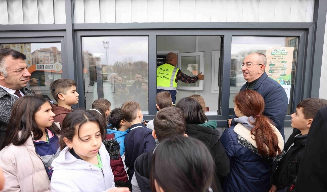 Atığı getir, kazancı götür; Meram’da atıklar dönüşüyor