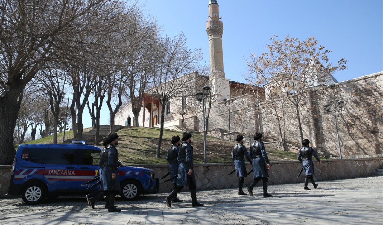Konya’da 800 yıllık miras: Selçuklu sultanları için saygı nöbeti