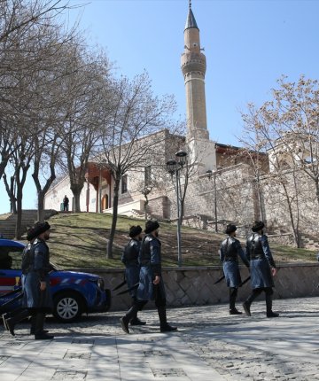 Konya’da 800 yıllık miras: Selçuklu sultanları için saygı nöbeti