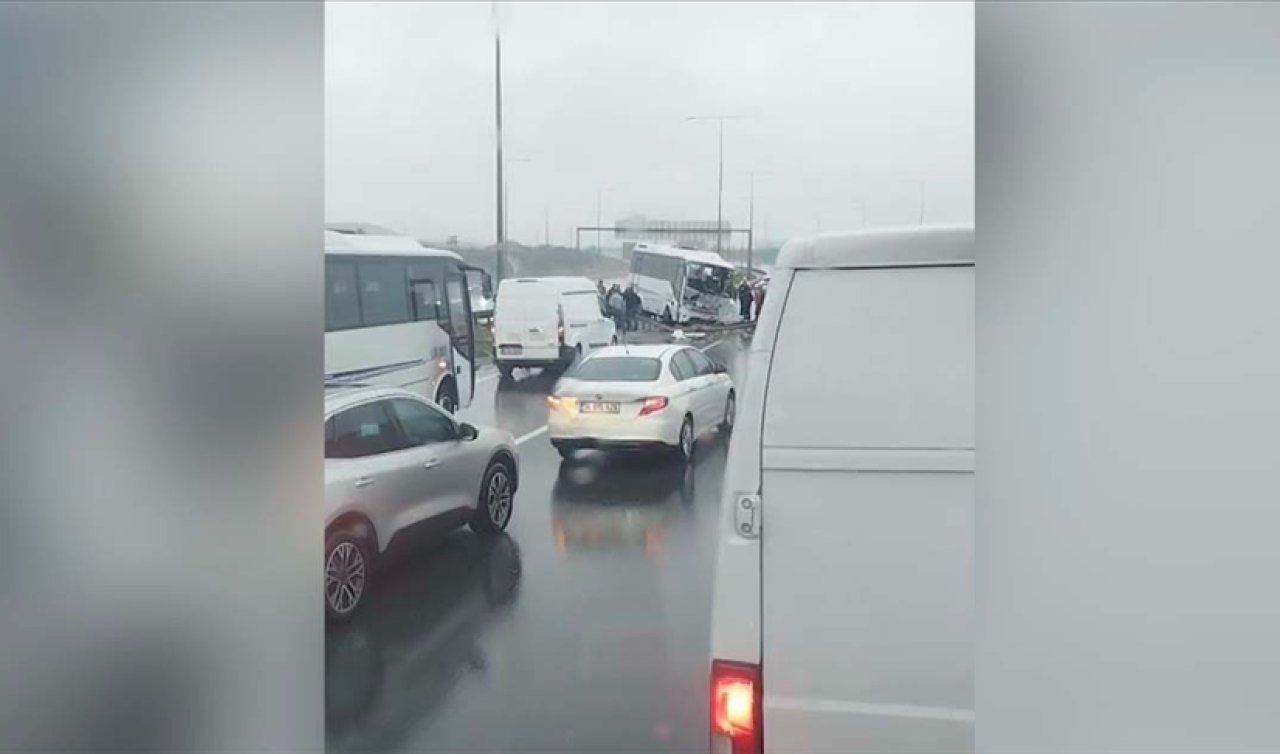 İstanbul’da zincirleme kaza: Polis servisi de karıştı, 1 polis şehit oldu, 16 polis yaralandı