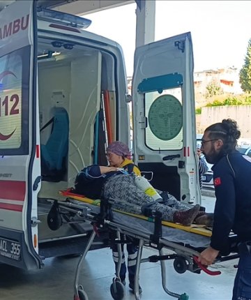 Adana’da tarım işçilerini taşıyan midibüsün devrildiği kazada 17 kişi yaralandı