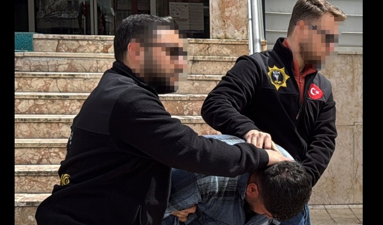 Konya’da bisküvi kutusuna uyuşturucu saklayan şüpheli tutuklandı