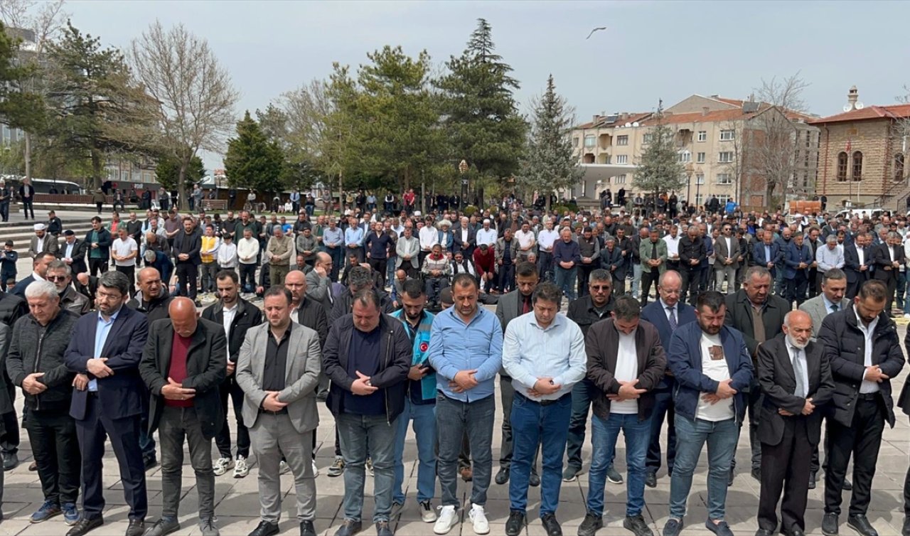 Konya ve çevre illerde Kahramanmaraş’taki okul saldırısında ölenler için gıyabi cenaze namazı kılındı