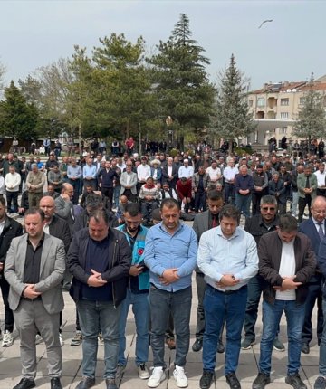 Konya ve çevre illerde Kahramanmaraş’taki okul saldırısında ölenler için gıyabi cenaze namazı kılındı