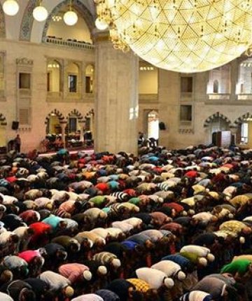 Diyanet’in bu haftaki cuma hutbesinde dikkat çeken uyarı: “Çocuklarımız kuşatma altında”