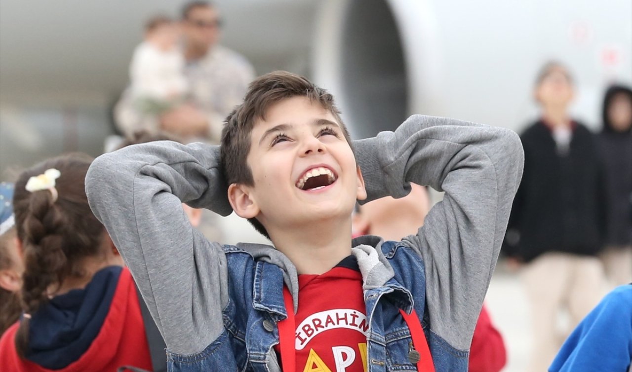 Konya’da çocuklar 23 Nisan coşkusunu 3’üncü Ana Jet Üs Komutanlığında yaşadı