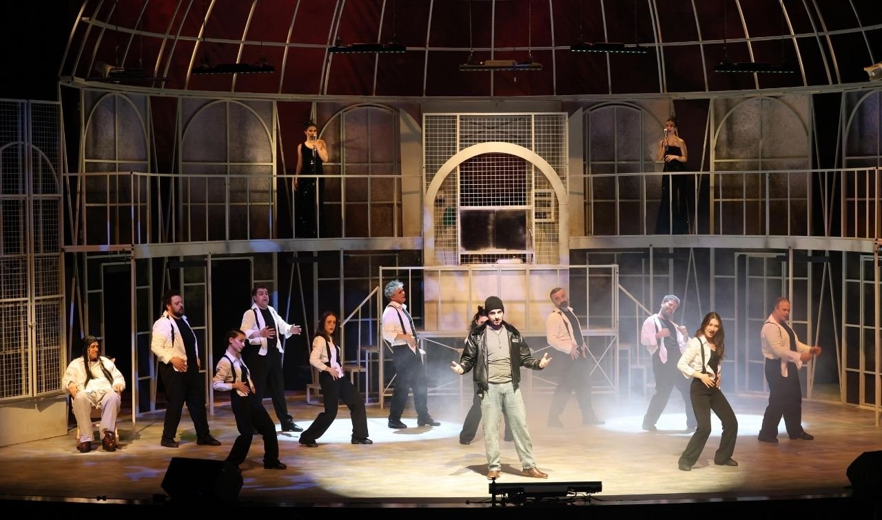 Konya Şehir Tiyatrosu ’’Kafesten bir kuş uçtu’’ adlı tiyatro oyununu ilk kez sahneledi