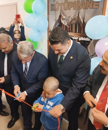 Konya’da gönüllülerin yaptırdığı kütüphane törenle açıldı