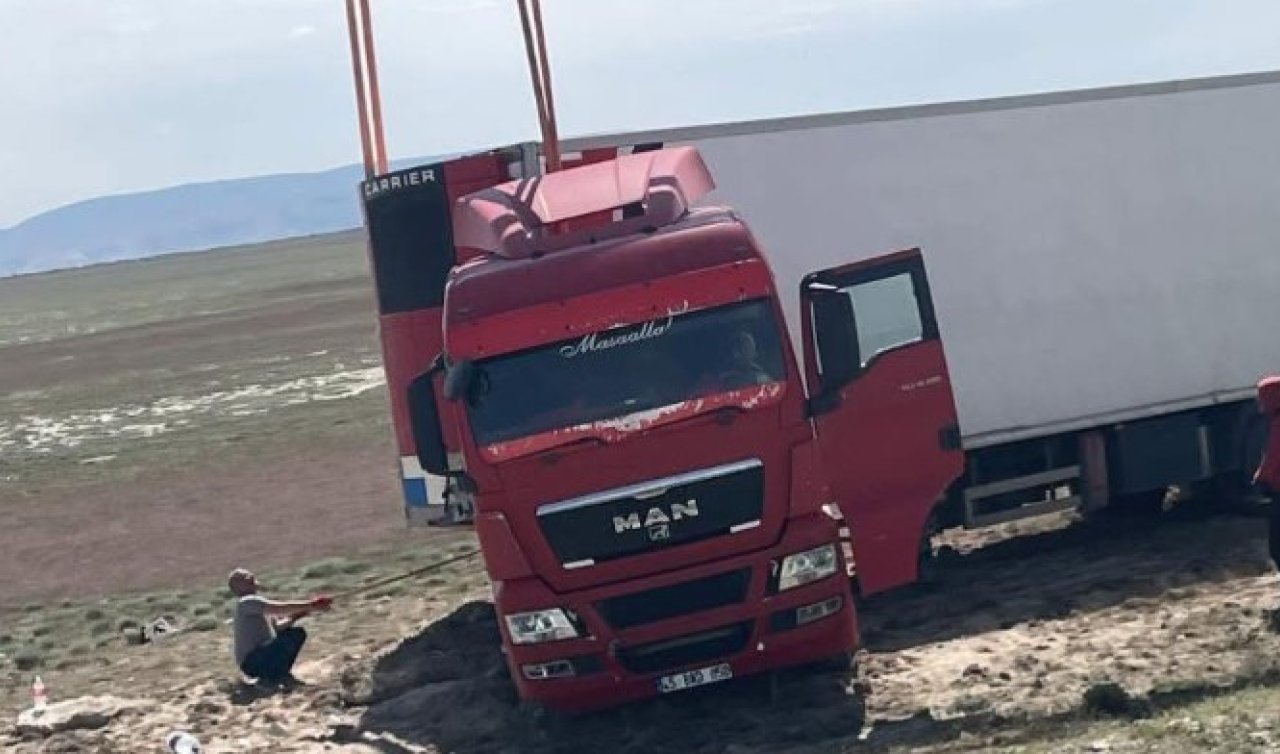 Konya’da makas atan tır şarampole uçtu