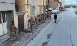 Konya’da tefecilere şafak operasyonu: Ev ve iş yerlerinden servet çıktı 