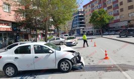 Konya’da kontrolden çıkan araç direğe çarptı: 1 kişi yaralandı