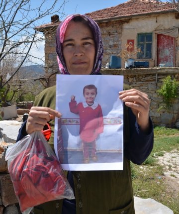 Konya’da 10 yıllık acı: Anne oğlunun kıyafetini koklayarak avunuyor