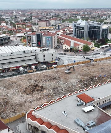 Konya tarihî aksını yeniliyor: Peynir Pazarı’nda yıkım tamamlandı