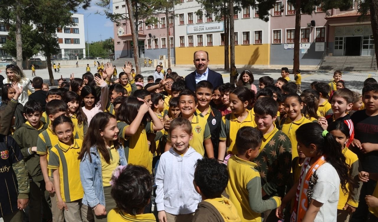 Başkan Altay mezun olduğu Selçuk İlkokulu’nda öğrencilerle buluştu