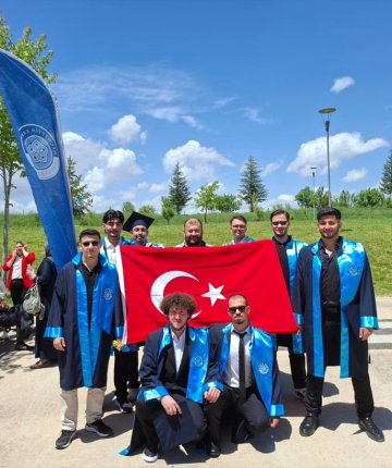 Seydişehir’de üniversite öğrencileri mezuniyet heyecanı yaşadı