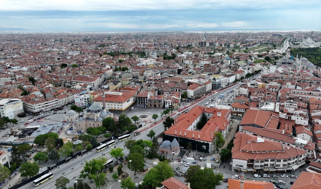 Tarihi Aks yenileniyor: Başkan Altay Mevlana Caddesi’nde incelemelerde bulundu