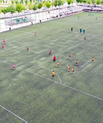  Meram’da çocukların futbol şöleni nefes kesti