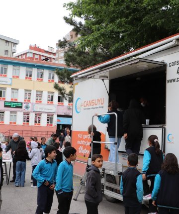 CANSUYU Derneği Konya’da Yaklaşık 40 bin öğrenciye çorba ikramında bulundu.