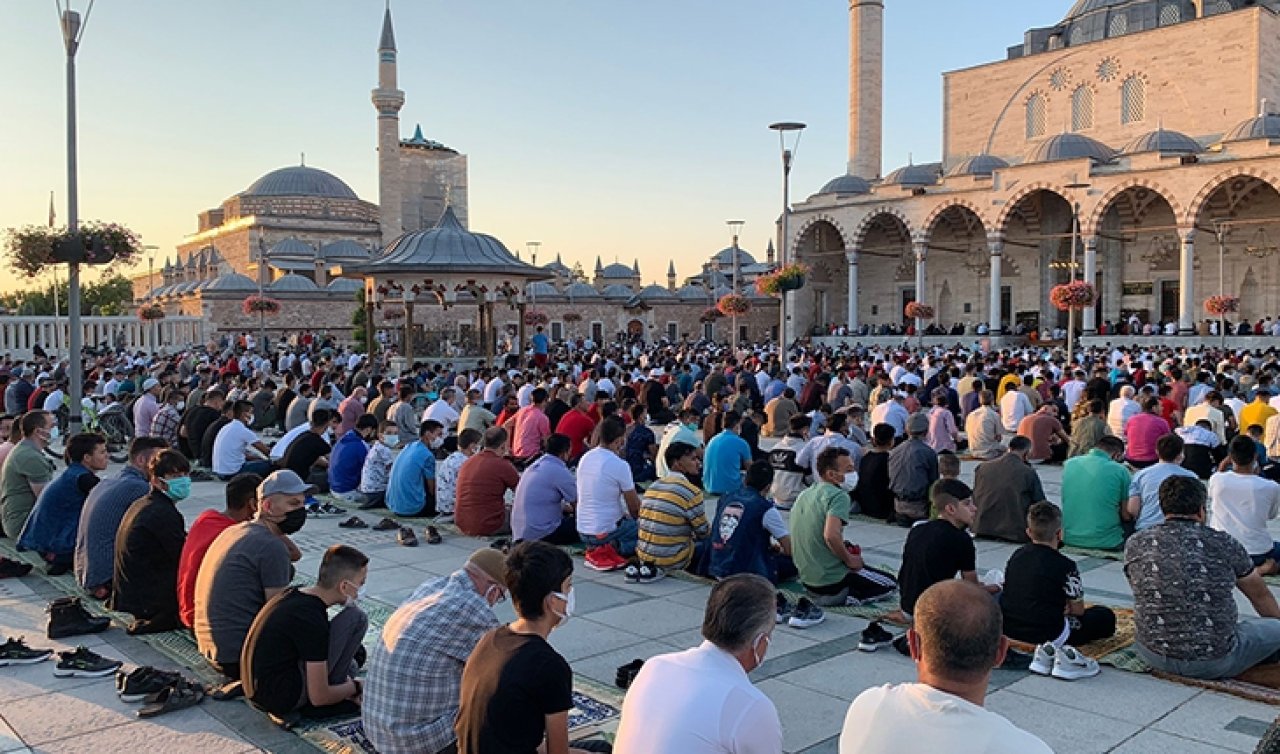 Konya ve çevre illerde bayram namazı kılındı