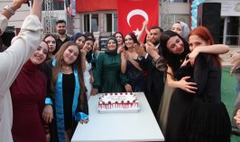 Yunak ilçesinde yüksekokul öğrencileri için mezuniyet töreni düzenlendi