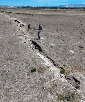 Konya’da etkili olan yağışlar obruk ve yüzey yarığı oluşumunu tetikliyor